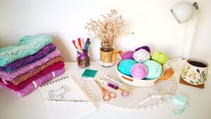 Materiales esenciales para tejer un amigurumi: ¡prepara tus agujas